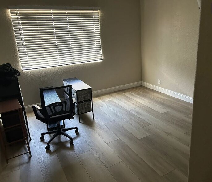 Building Photo - 5048 S Rainbow Blvd