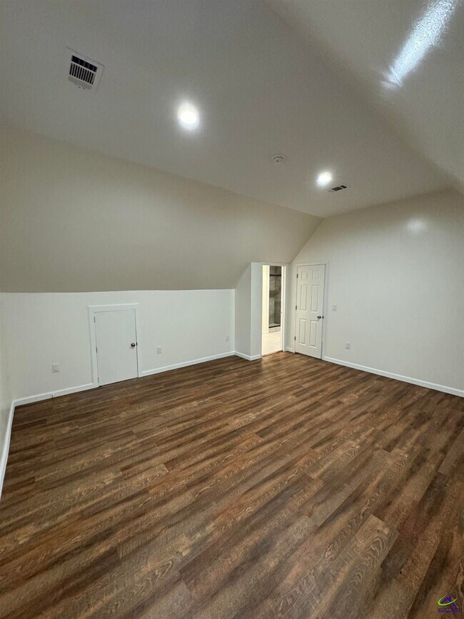 Building Photo - 104 Acorn Ridge Ct