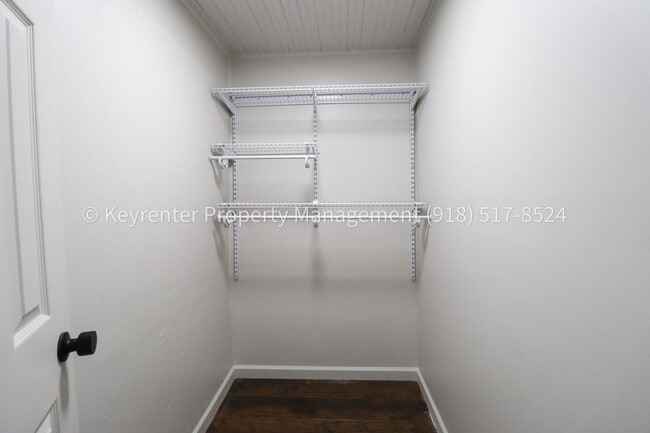 Building Photo - N Rosedale Ave Triplex