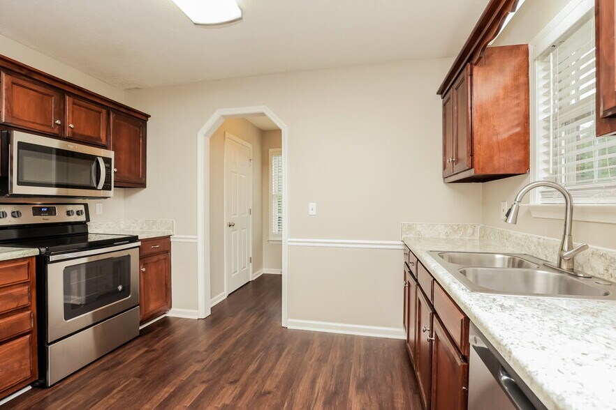 Building Photo - 410 Williamsport Dr