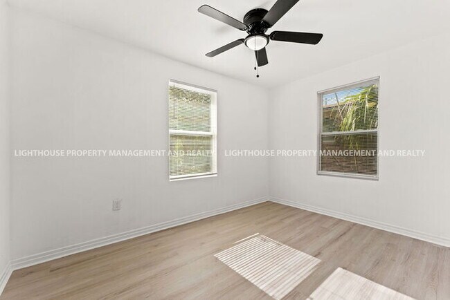 Building Photo - NEWLY RENOVATED 3 BED/1 BATH HOME!