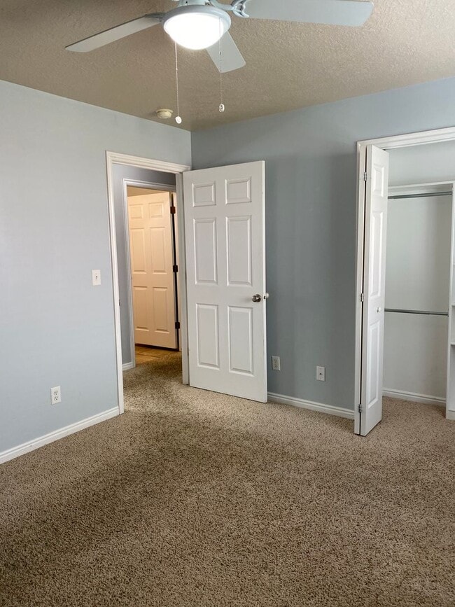 Building Photo - 2 Bed 1 Bath Brentwood Condo