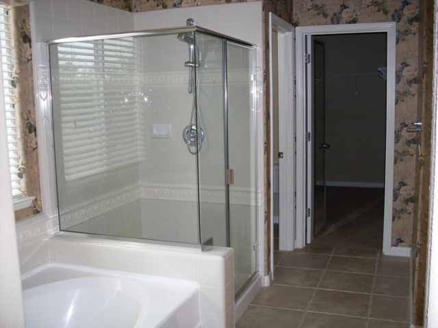 Building Photo - Brentwood Beauty 3 Bed 2.5 Bath
