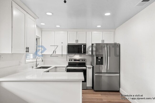 Building Photo - 451 Helen Ave