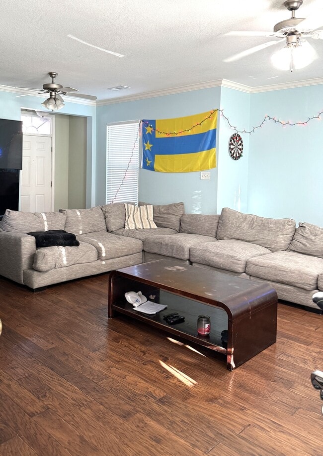 Building Photo - 1425 W Villa Maria Rd