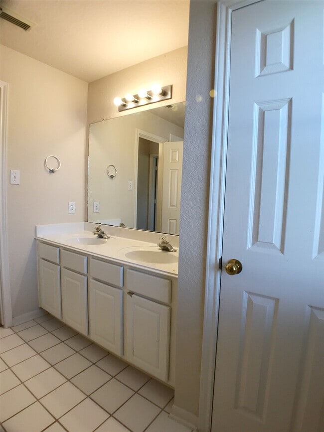 Building Photo - 6323 Sunset Cove Ln