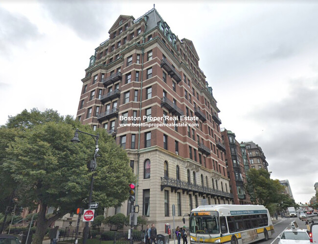 Building Photo - 483 Beacon St