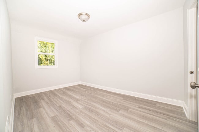 Building Photo - 7475 School Ave