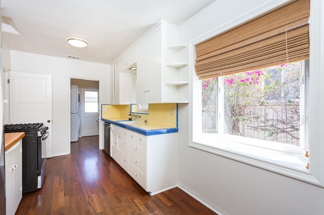 Building Photo - Single Story Craftsman in North Park