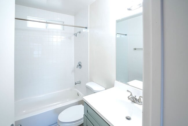 Building Photo - Jewell Manor