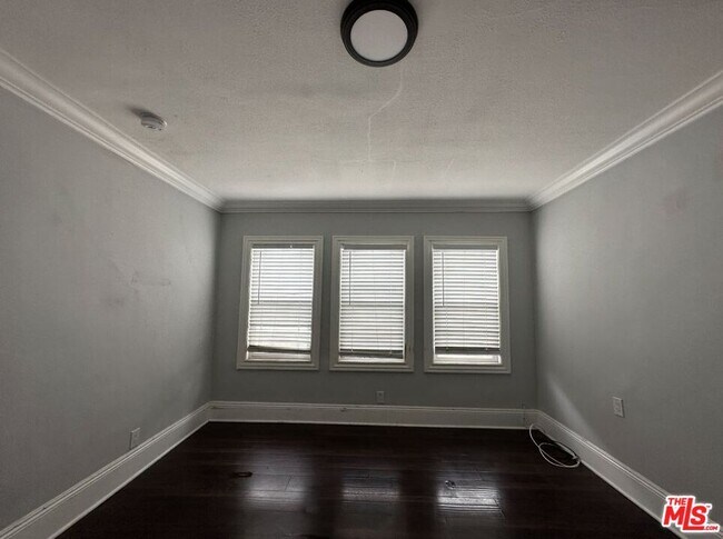 Building Photo - 1162 N St Andrews Pl
