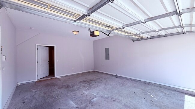 Building Photo - Perfect West Midtown Location! 4 Bedroom Townhouse, Granite, Hardwood Floors