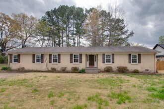 Building Photo - 2107 Edinburgh Dr SW