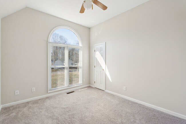 Building Photo - 17 S Pointe Ln