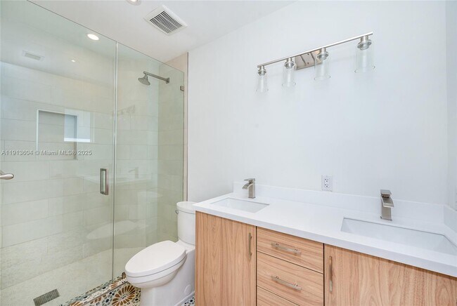 Building Photo - 636 Malaga Ave