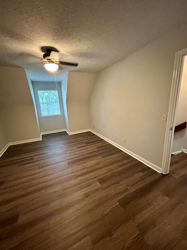 Building Photo - 166 Bordeaux Ln