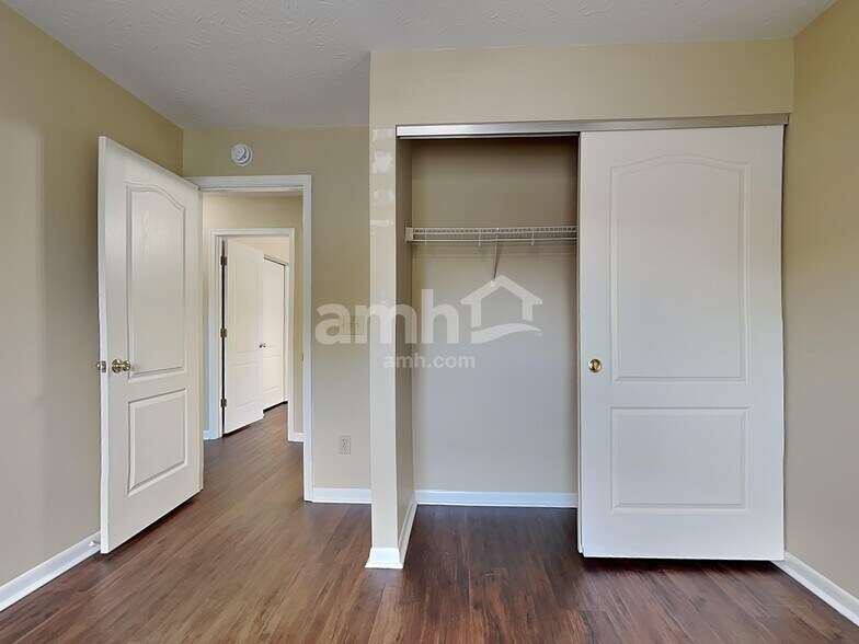 Building Photo - 9021 Crimson Oak Dr