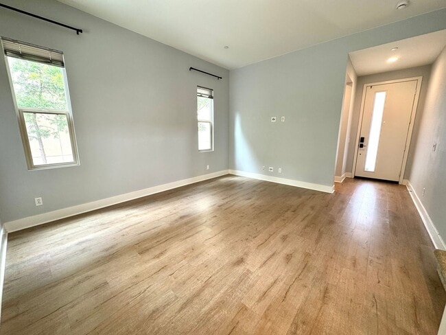 Building Photo - Beautiful 4Bd/3Ba Spacious Home in Costa M...
