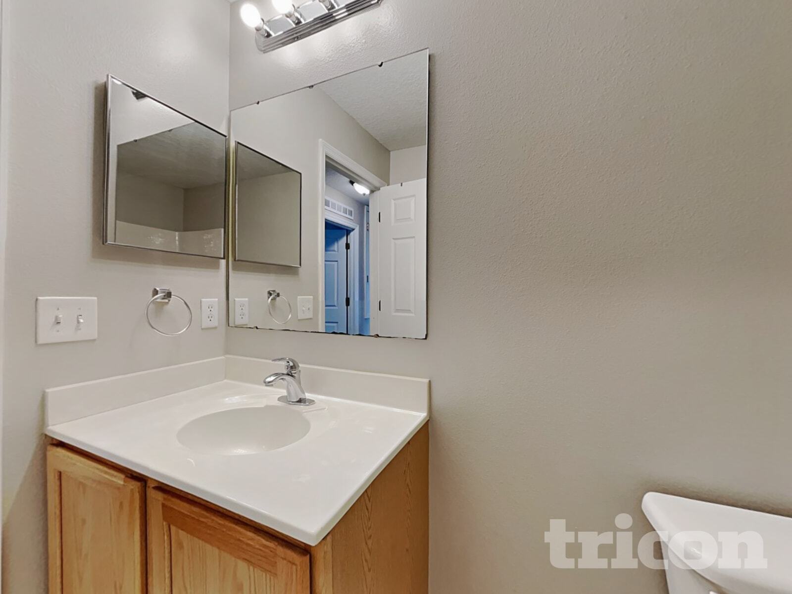 Building Photo - 192 King Arthur Ct