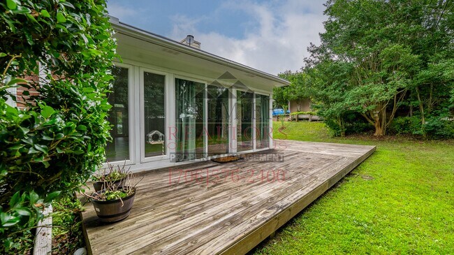 Building Photo - 2250 Rock Springs Ct