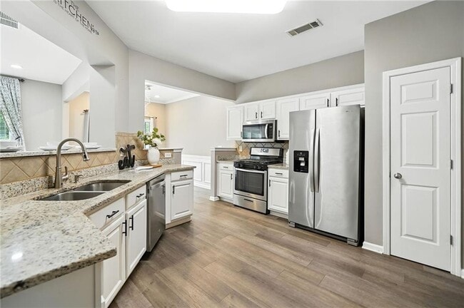 Building Photo - 6030 Ellington Cove