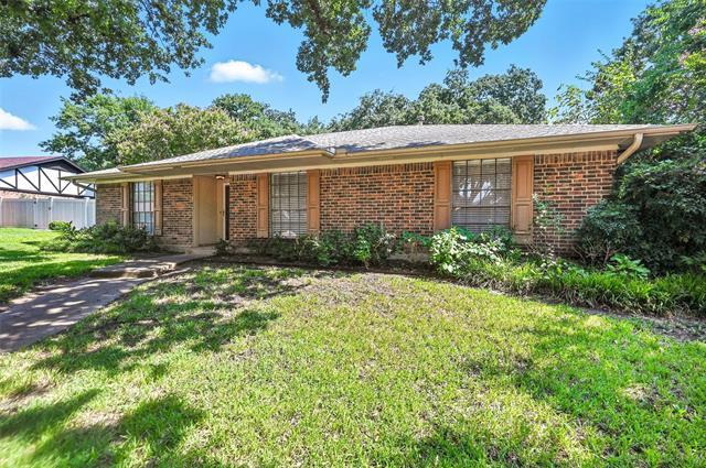 Building Photo - 1203 River Oaks Dr