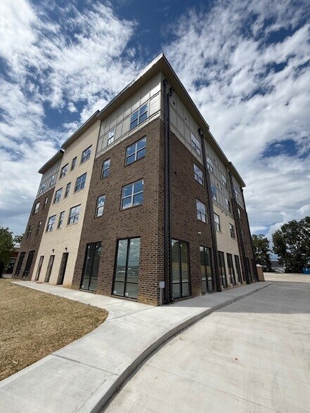Primary Photo - Tower 829 Apartments