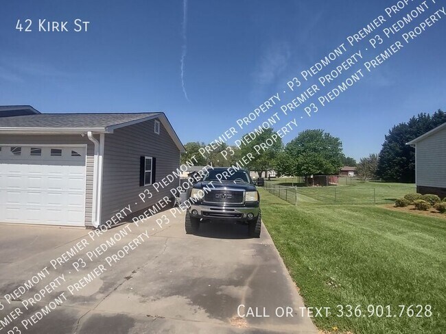 Building Photo - 42 Kirk St