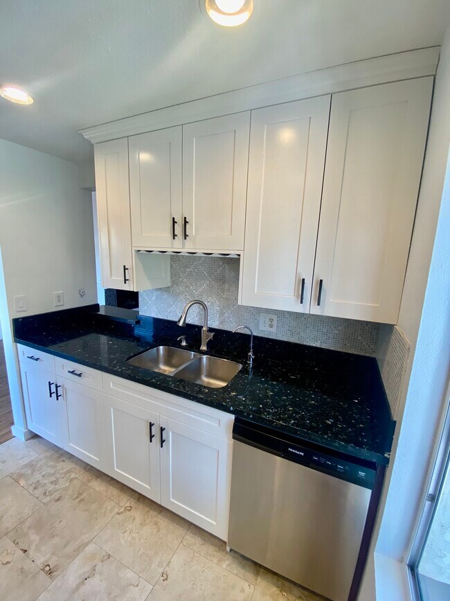 Building Photo - 1311 Summertime Ln