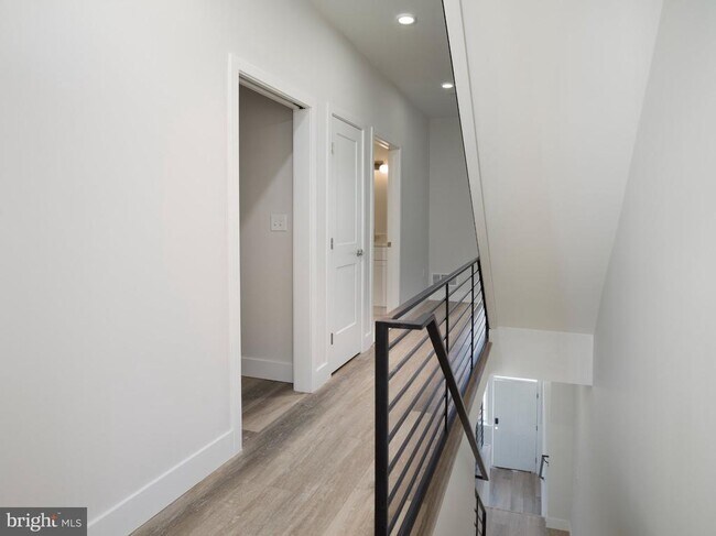 Building Photo - 303 Fountain St