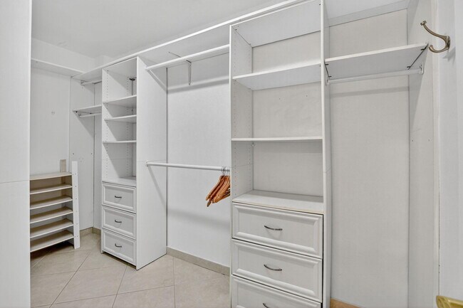 Building Photo - 800 SE 20th Ave