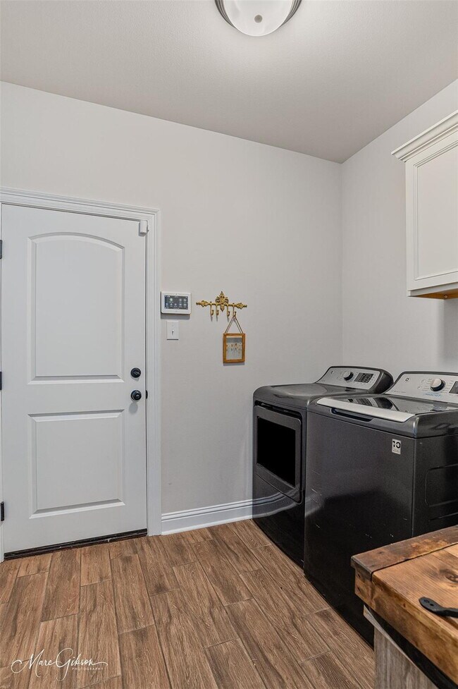 Building Photo - 767 Crozier Dr