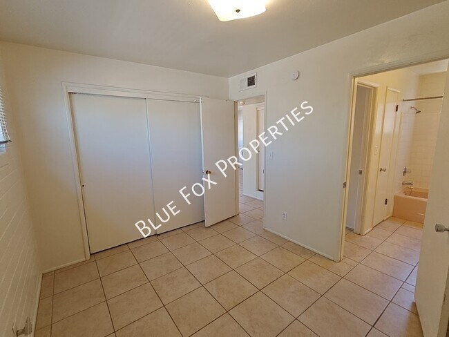Building Photo - 1224 N Camilla Blvd