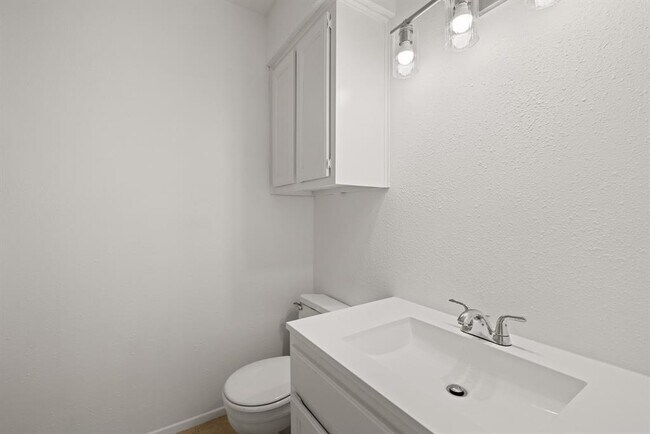 Building Photo - 2401 Singletree Ave