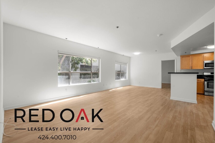 Primary Photo - 939 Palm Ave