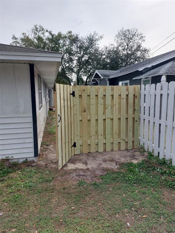 Building Photo - 305 W Hancock St