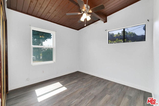 Building Photo - 5633 Cedarglen Dr