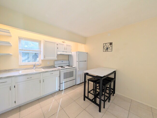 Kitchen - 1118 15th St W