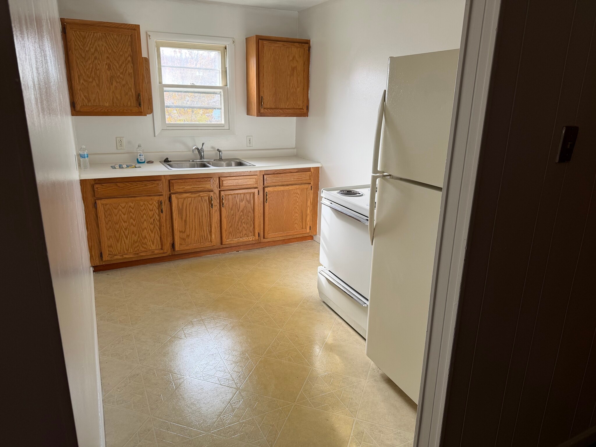 Kitchen - 117 Franklin St