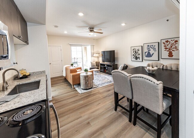 Building Photo - Westside 1 bed, 1 bath Luxury Apartment near Garden of the Gods
