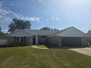 Building Photo - Spacious 4Bed/2Ba Brick Home w/Inground Pool in Mowat Highlands! *1/2 OFF Security Deposit for Ac...