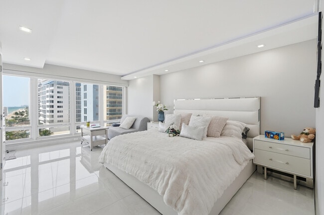Building Photo - 4100 Galt Ocean Dr