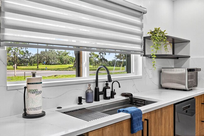 Building Photo - 319 Brentwood Dr