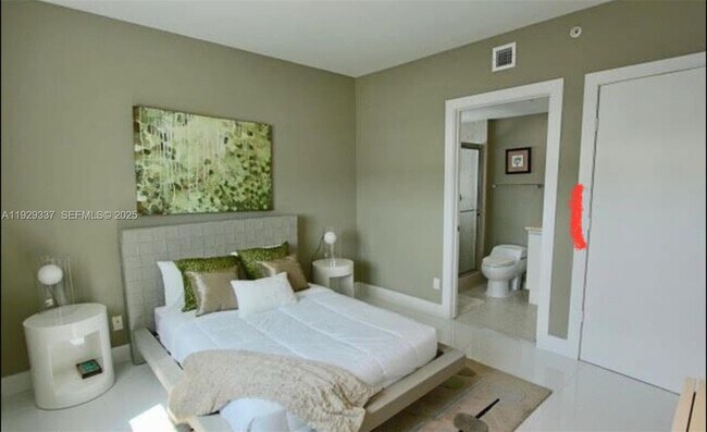 Building Photo - 14951 Royal Oaks Ln