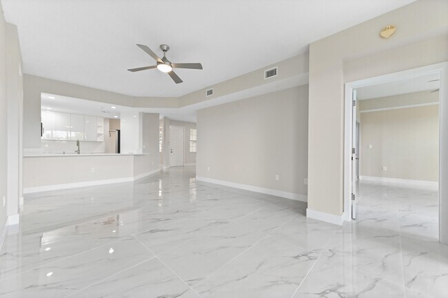 Building Photo - 12510 Crystal Pointe Dr