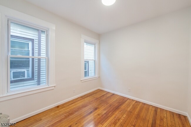 bedroom - 211 Hillside Ave