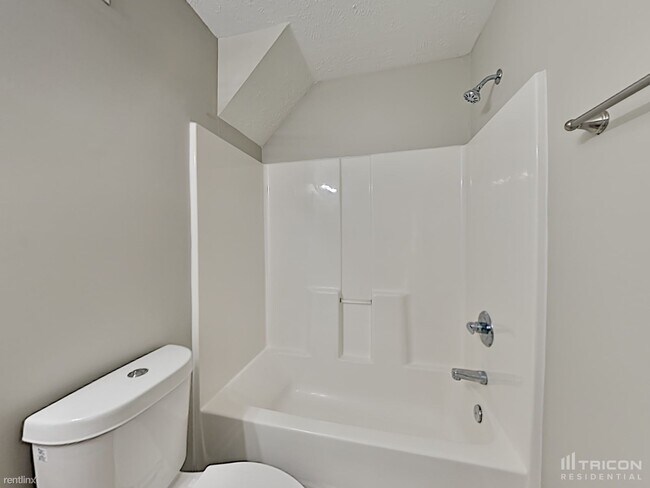 Building Photo - 3032 Ace Wintermeyer Dr
