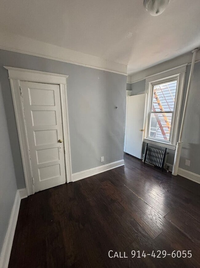 Building Photo - 34 Van Cortlandt Park Ave