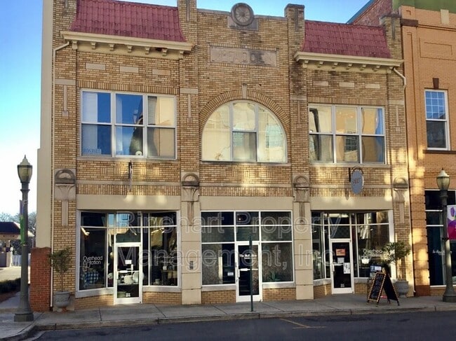 Building Photo - 210 E Main St