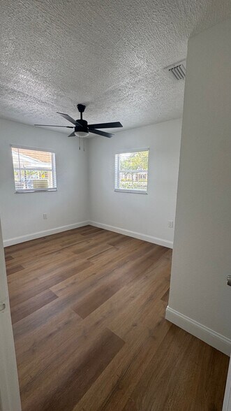 Building Photo - 2203 Ave Q